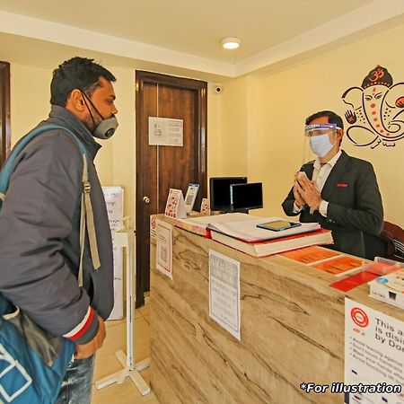 Oyo Flagship 86605 Hotel The Meriton Ahmedabad Buitenkant foto