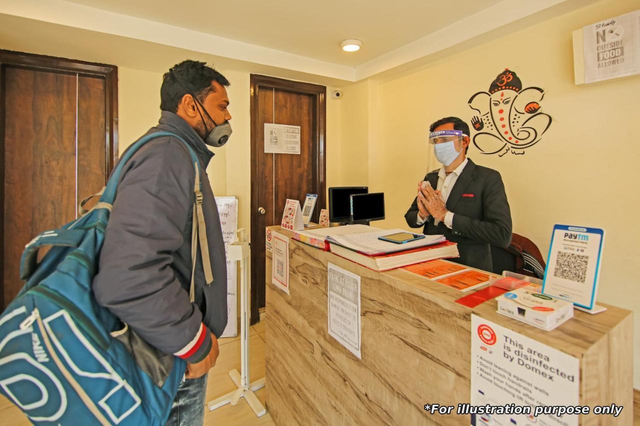 Oyo Flagship 86605 Hotel The Meriton Ahmedabad Buitenkant foto