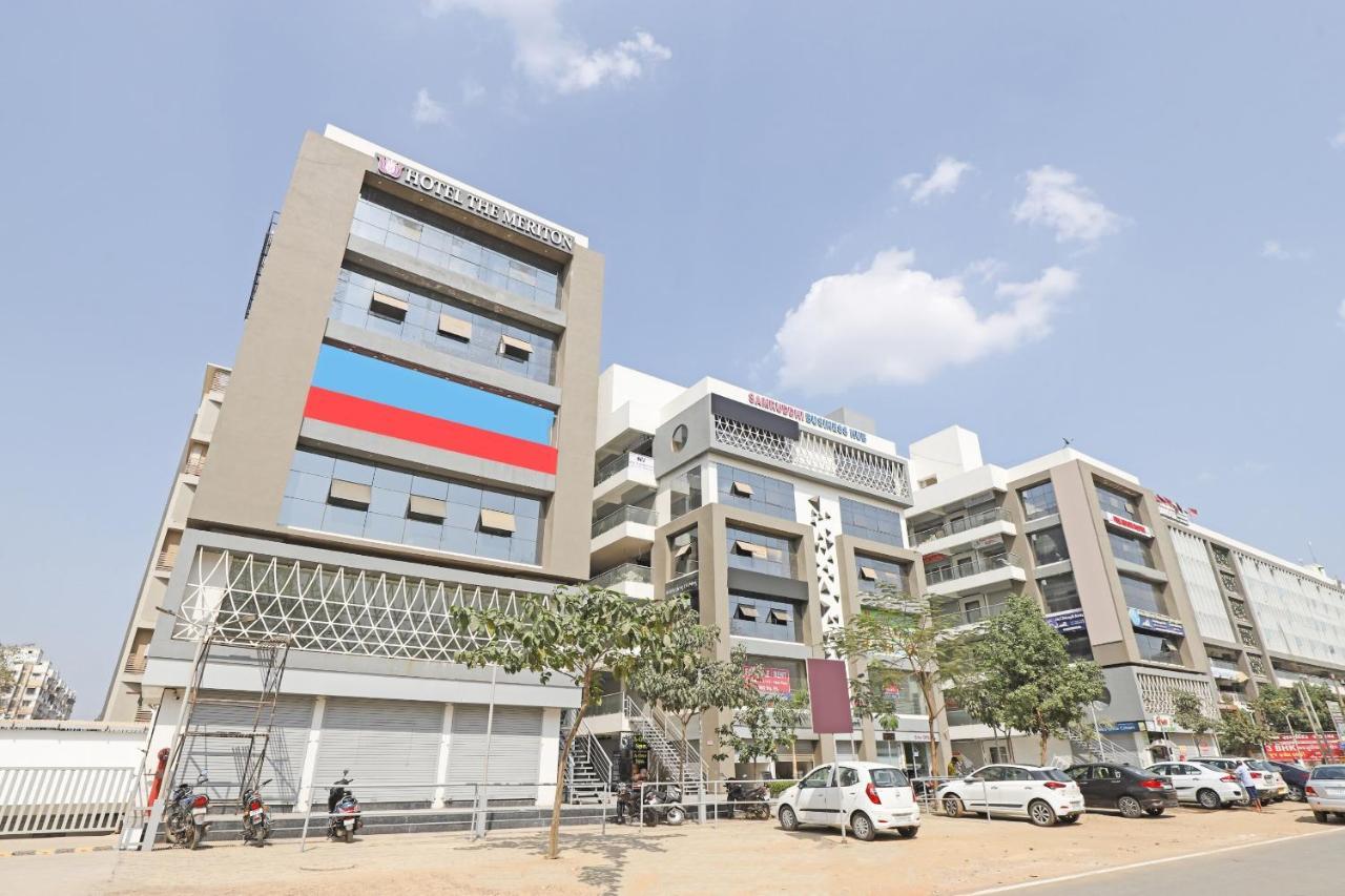 Oyo Flagship 86605 Hotel The Meriton Ahmedabad Buitenkant foto
